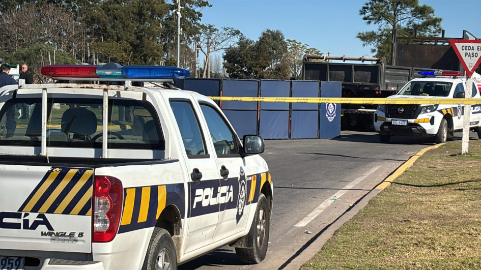 “Patrullero y pericia policial en siniestro fatal en Cerro Pelado.”