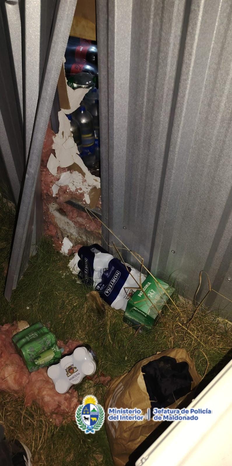 Policía en el comercio de avenida Lussich, barrio Los Aromos, tras tentativa de hurto