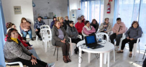 Policía brindó una charla sobre prevención de estafas a adultos mayores en San Carlos