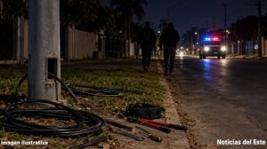 Calle a oscuras alertó a la Policía: encontraron cables y herramientas y dos hombres terminaron ante la Justicia