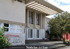 Madre cuestiona posibles interrupciones de clases en el Liceo N.º 1 de San Carlos