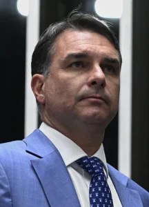 Flávio Bolsonaro: su entorno niega que haya salido de Brasil, pero dos aliados aseguran lo contrario